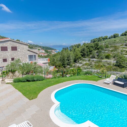 Apartments Drazen Stomorska