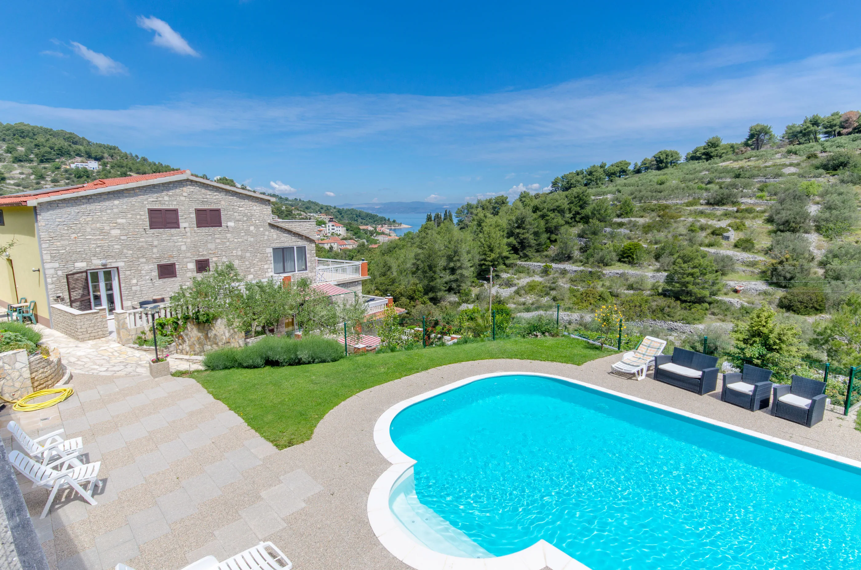 Apartments Drazen Stomorska