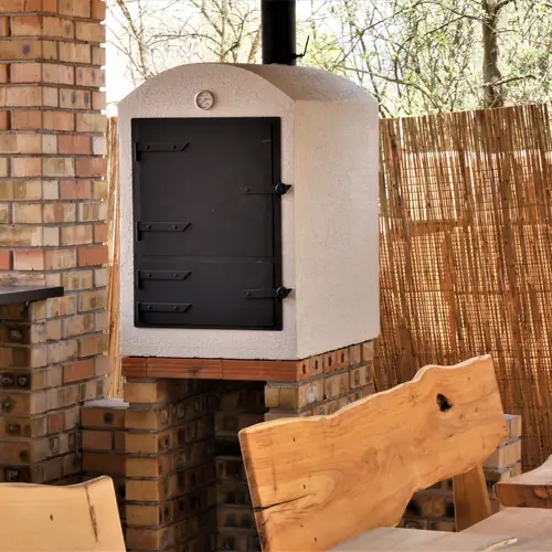 Kemence a vend&eacute;gek r&eacute;sz&eacute;re.