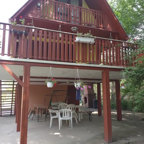 Anik&oacute; nyaral&oacute;