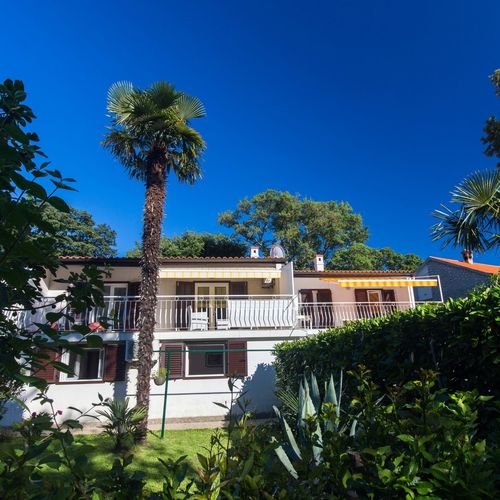 Apartment Lesic Njivice Krk  2
