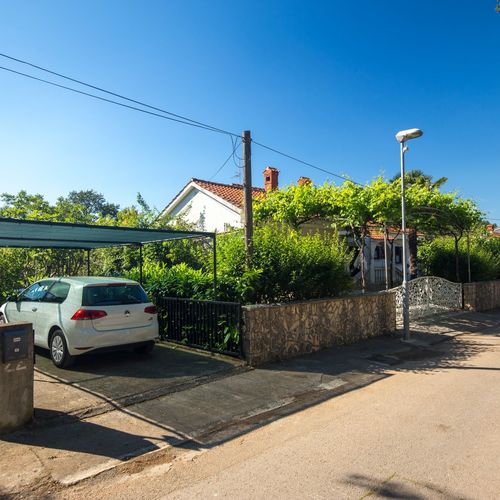 Apartment Lesic Njivice Krk  4