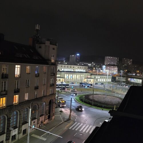 Apartament Deluxe - 42m, widok z tarasu (40m) na dworzec gł&oacute;wny PKP