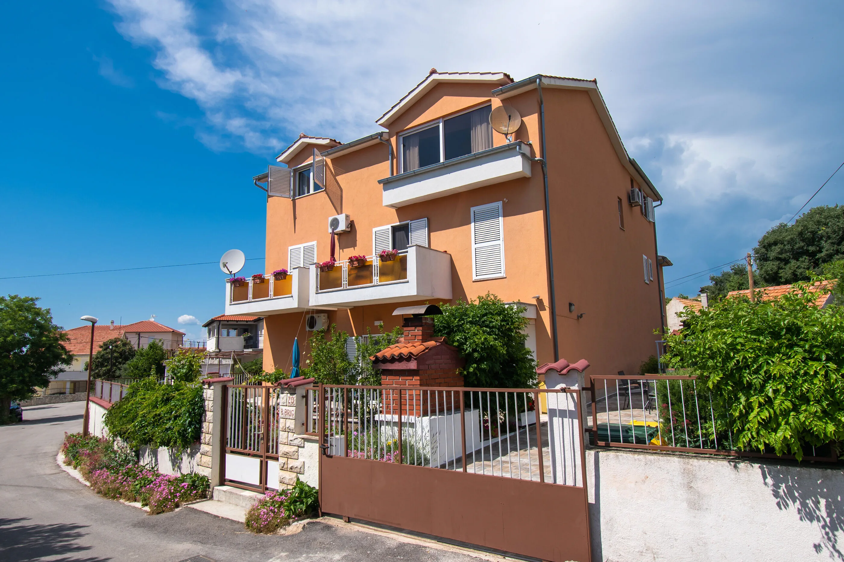 Apartments Čaće Brodarica