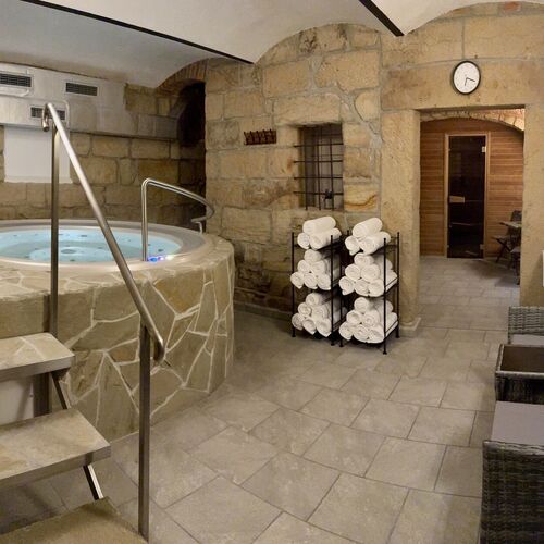 Privátní wellness s vířivkou, saunou a odpočinkovou zónou - Budova C, Resort Mezná