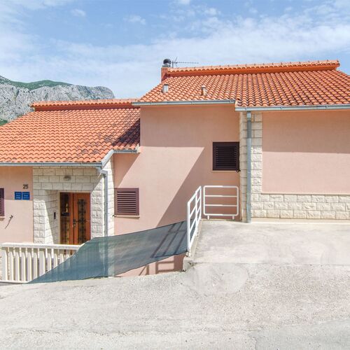 Apartments Zecic Omis
