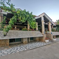 Apartments and Rooms Adriana-close to Paklenica NP Starigrad Paklenica