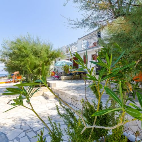 Apartments Marijana Arbanija  4