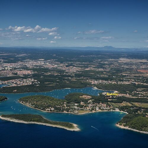 Polozaj Kastanjeza  u juznom arhipelagu Istre, oznaceno zutom bojom