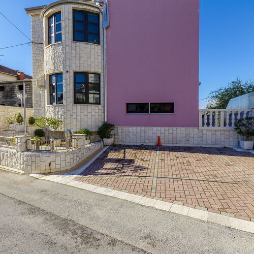Apartments Anna Okrug Gornji  4