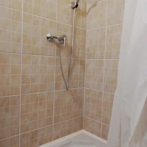 Zuhanyz&oacute;