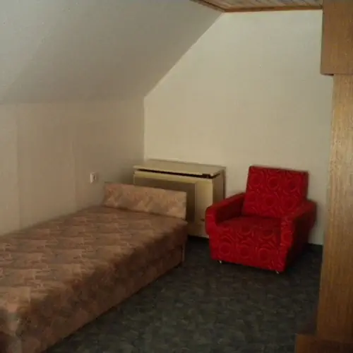 3 fő / 1 &aacute;gy + 2 fő / 1 &aacute;gyas szoba