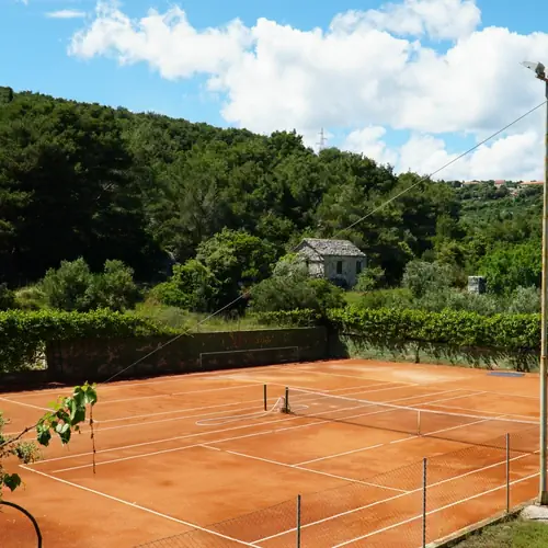 Shared tennis court