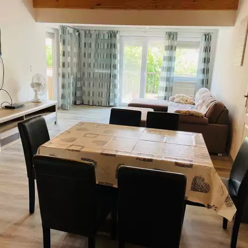 Csokonai Jobb Nagy Apartman Zamárdi 004 kép