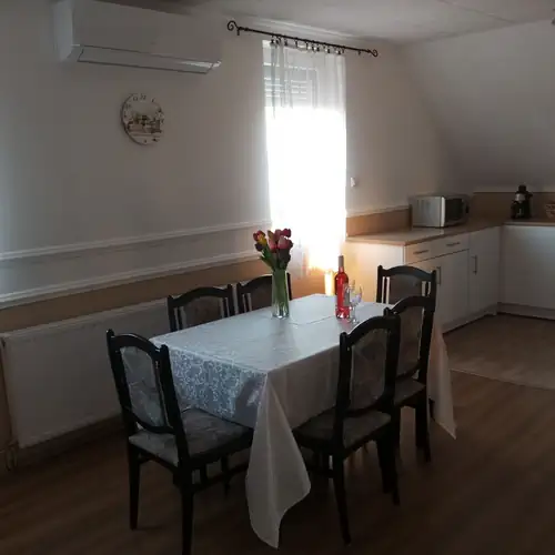 Mónika Apartman Balatonlelle 022 kép