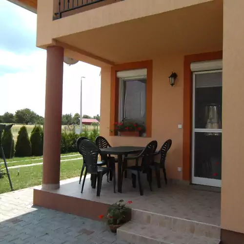 Hajnalka Apartman Balatonőszöd 002 kép