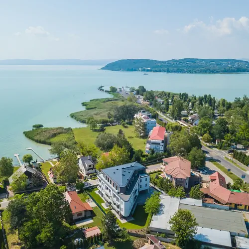 Sz&aacute;nt&oacute;d-Tihany Kompkik&ouml;tő