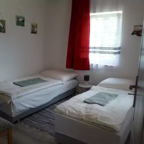 Galagonya Kerti Lak Bogyoszló 002 kép