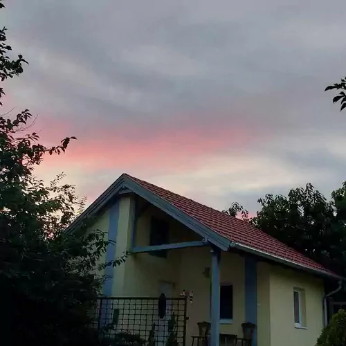 Galagonya Kerti Lak Bogyoszló 001 kép