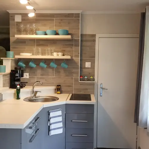 j&oacute;l felszerelt, k&eacute;nyelmes konyha