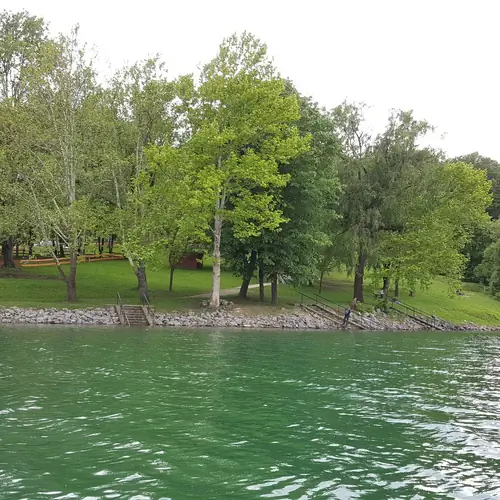 az &Aacute;rnyas strand a cs&oacute;nakb&oacute;l