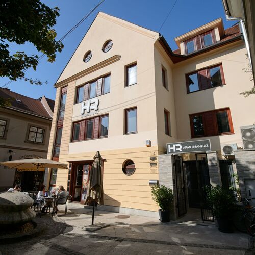 Apartmanház
