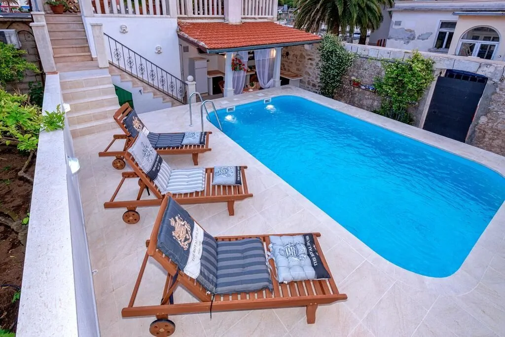 Seaside Apartments With A Swimming Pool Jelsa, Hvar - 2067 Jelsa