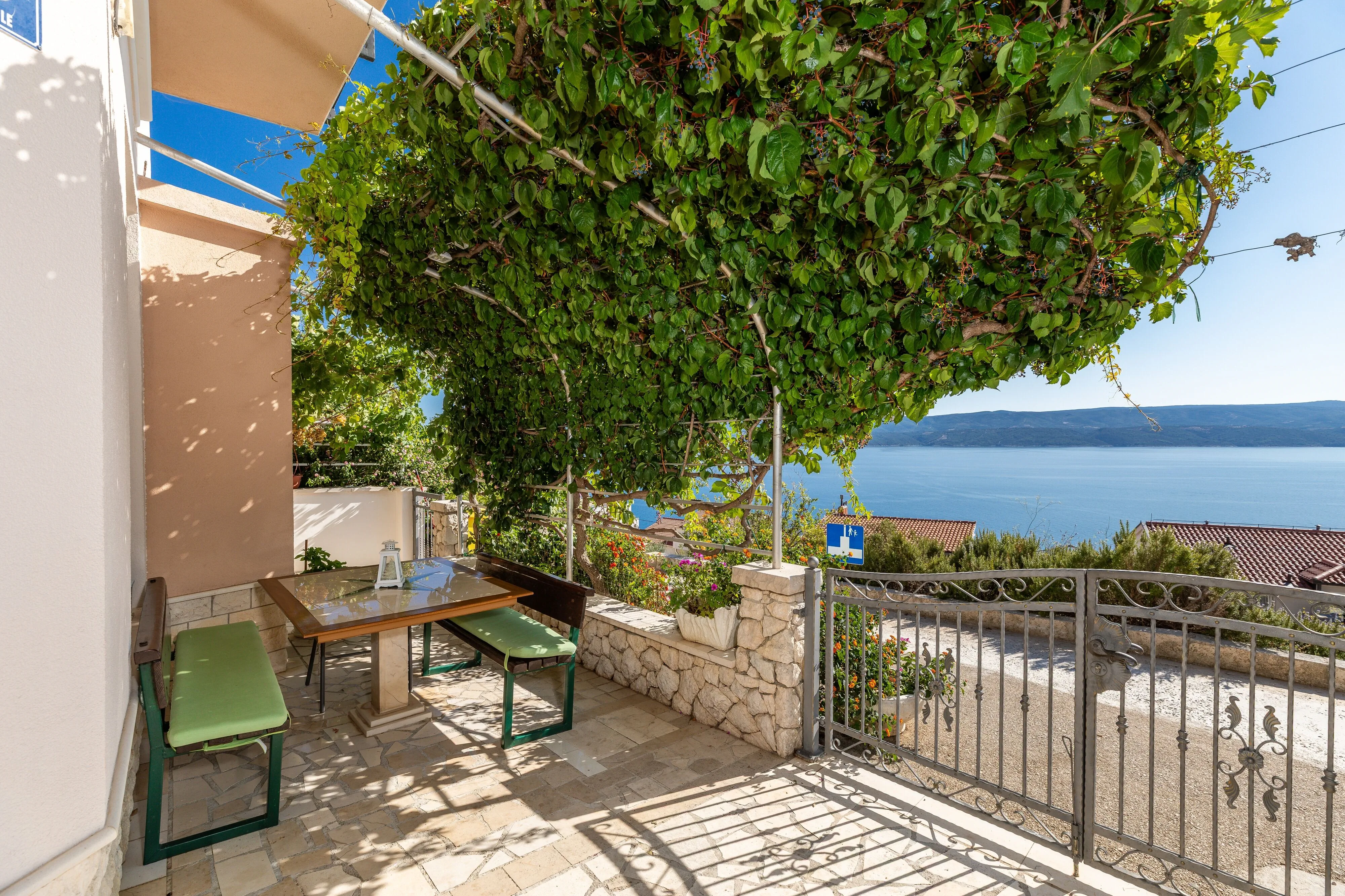 Apartments With Parking Space Zavode, Omiš - 12075 Zavode