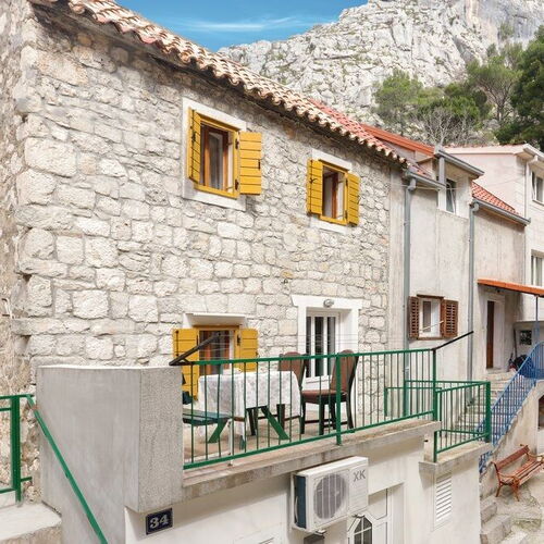 Apartmanok Parkolóhellyel Omis - 16185 Omiš  2