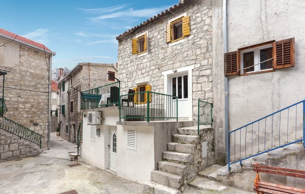 Apartments With Parking Space Omiš - 16185