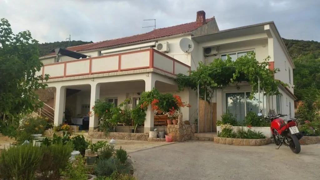 Apartmanok Parkolóhellyel Banjol, Rab - 16647 Banjol