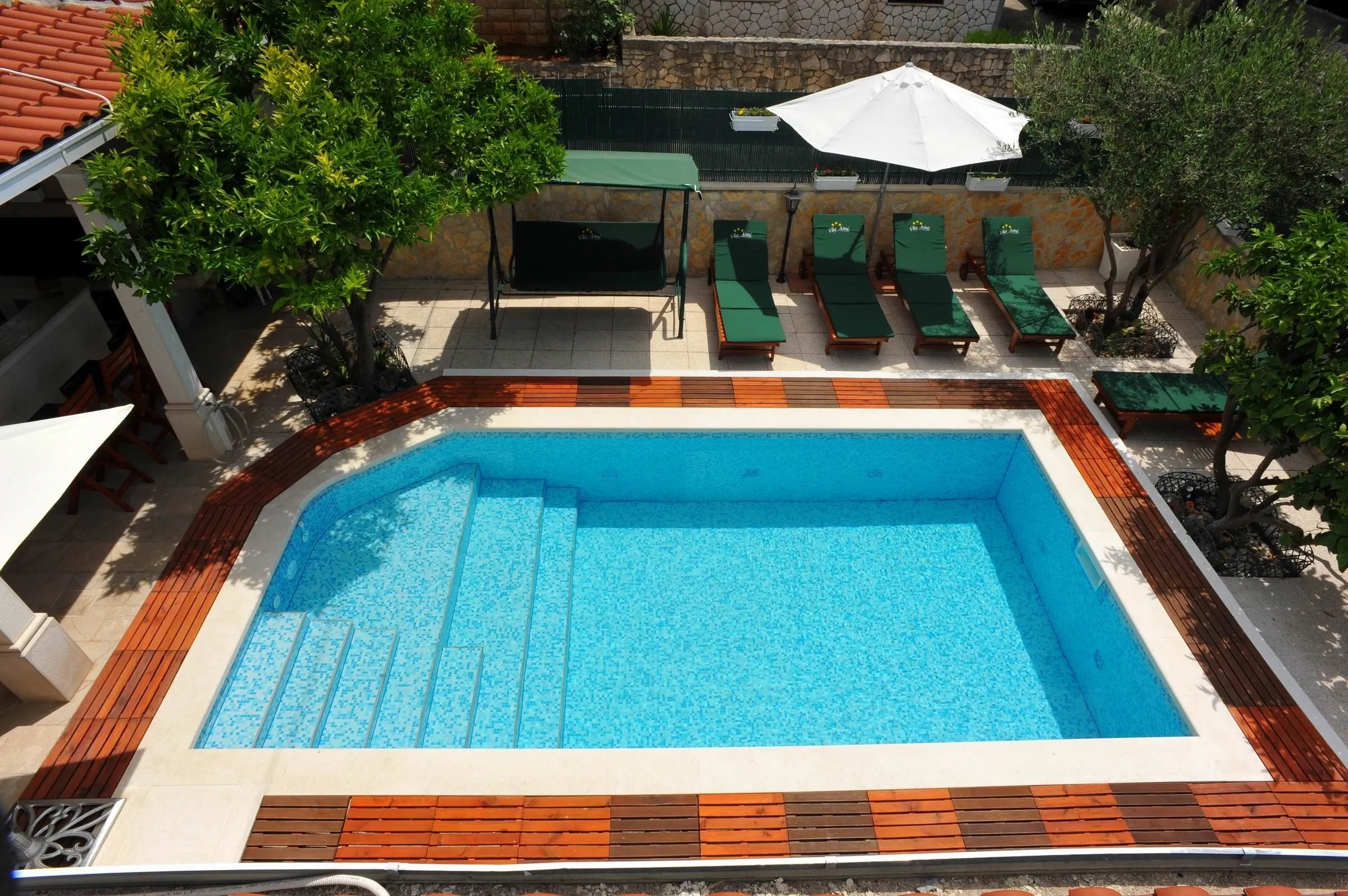 Seaside Apartments With A Swimming Pool Sutivan, Brač - 16846 Sutivan