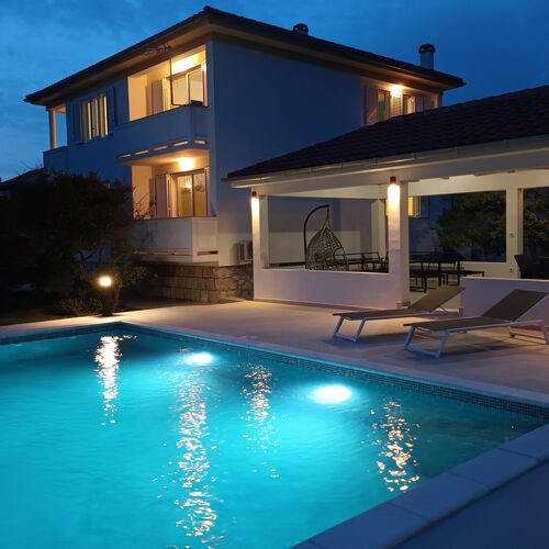 Apartmanok Családok Részére Medencével Kampor, Rab - 16865 Kampor