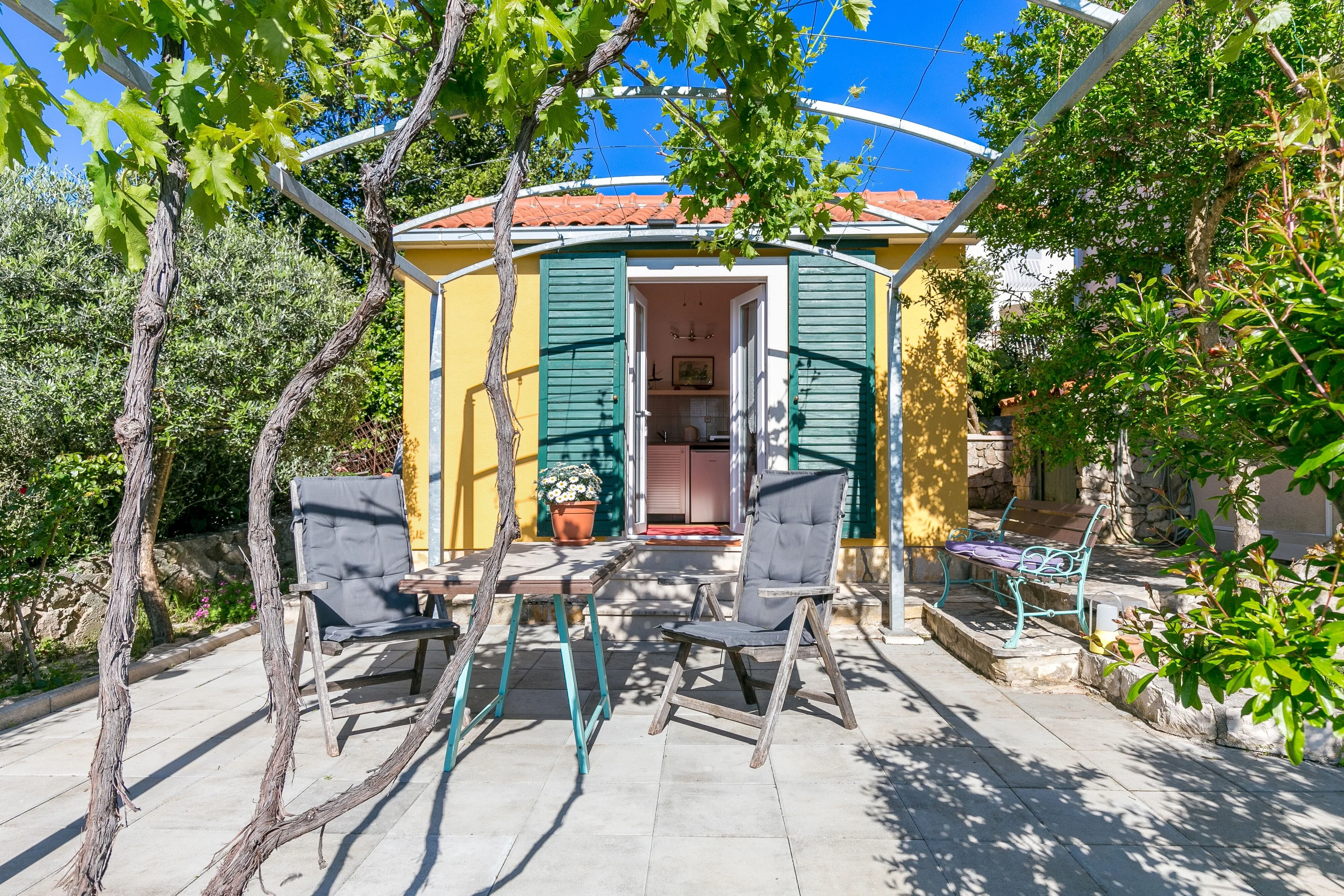 Apartments With Parking Space Splitska, Brač - 17023 Splitska