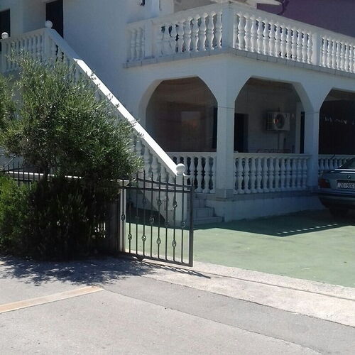 Apartmanok Parkolóhellyel Vir - 17492  2