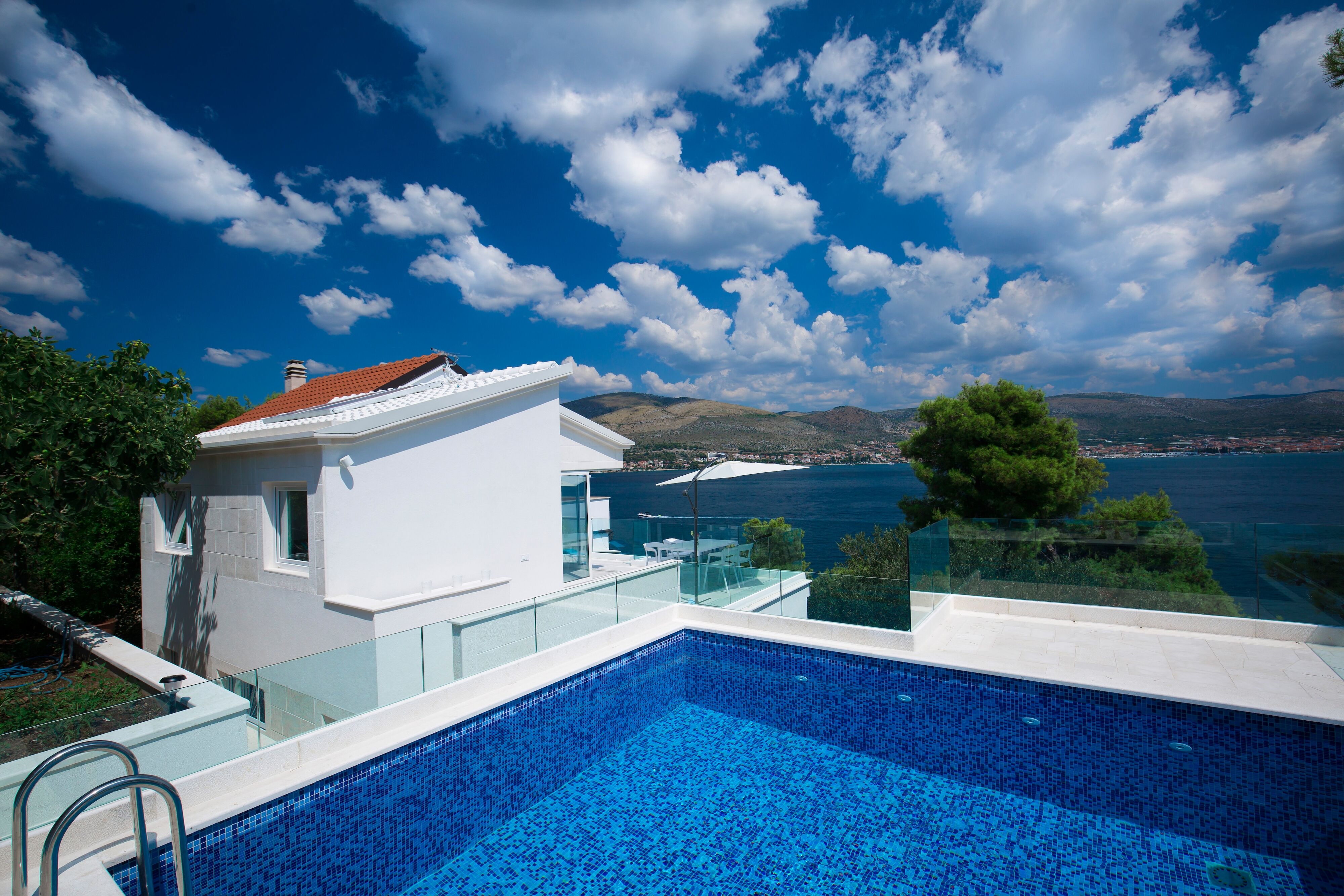 Ház Családok Részére Medencével A Tenger Mellett Okrug Donji, Ciovo - 17587 Okrug Donji