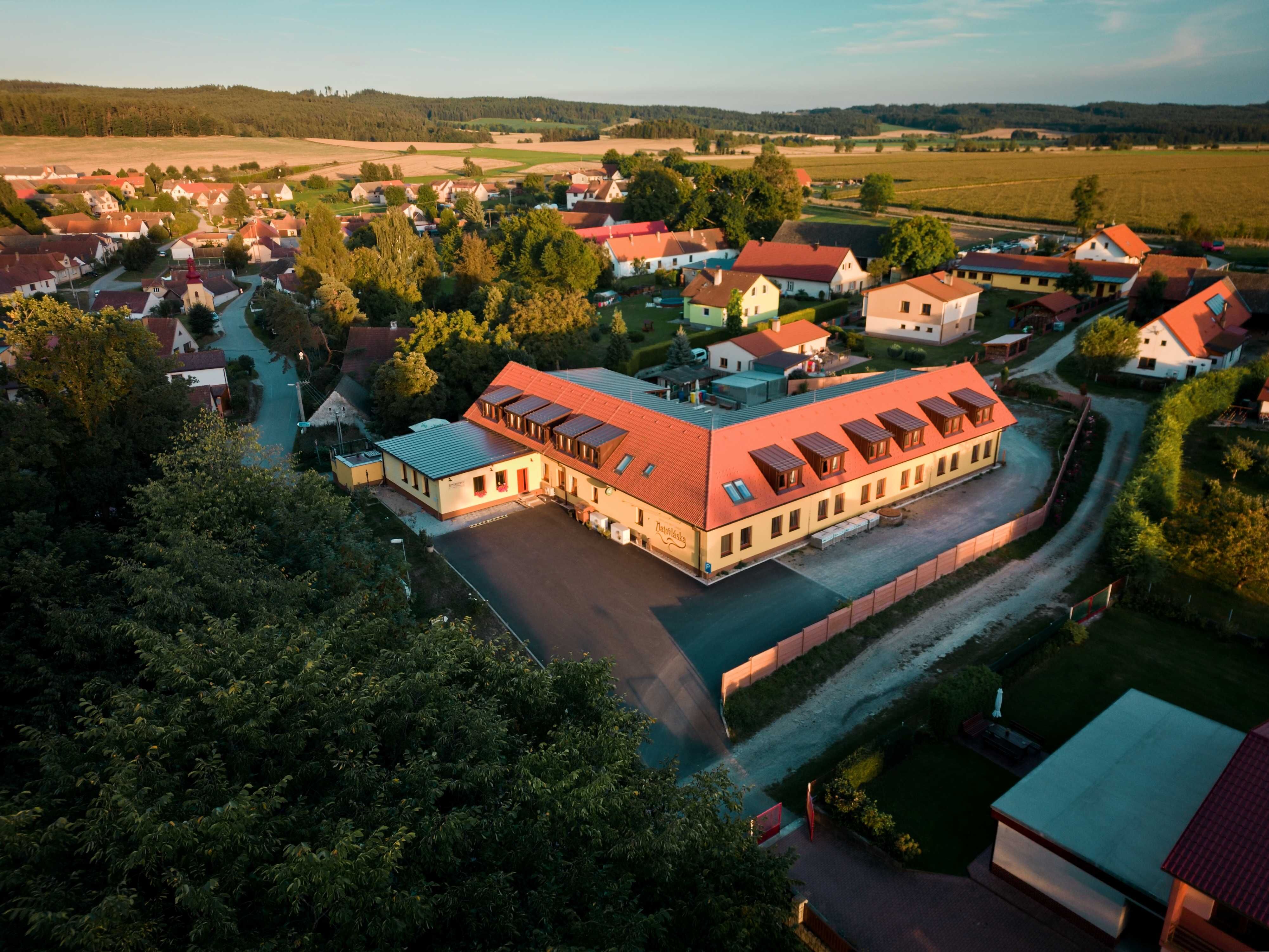 Penzion a restaurace Zlatovláska u zámku Červená Lhota Pluhův Žďár