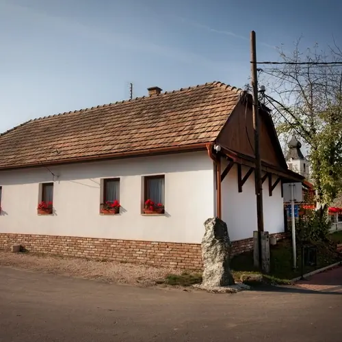 Iskolamester Apartmanh&aacute;z