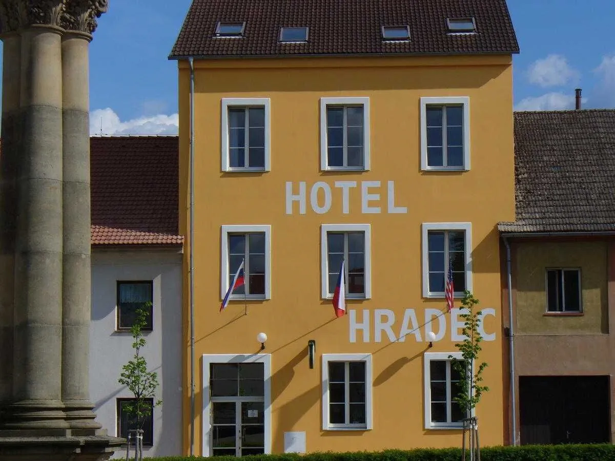Hotel Hradec Mlázovice