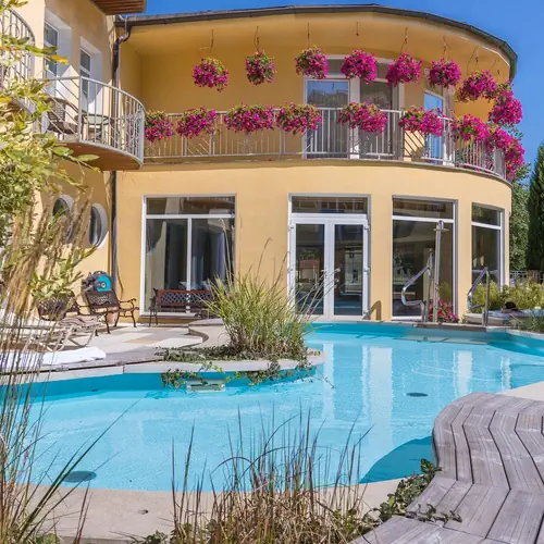 Hotelov&eacute; n&aacute;dvoř&iacute; 