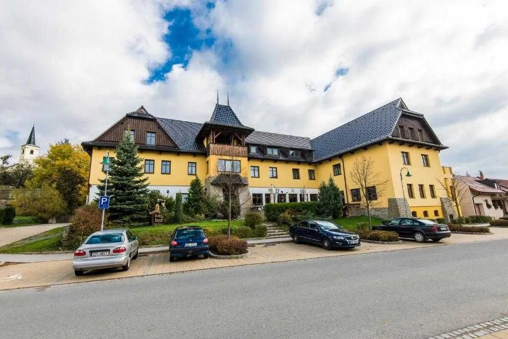 Valašský hotel a Pivní lázně OGAR Pozlovice