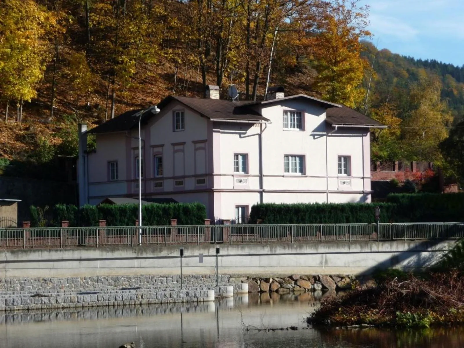 Penzion U splavu Loket