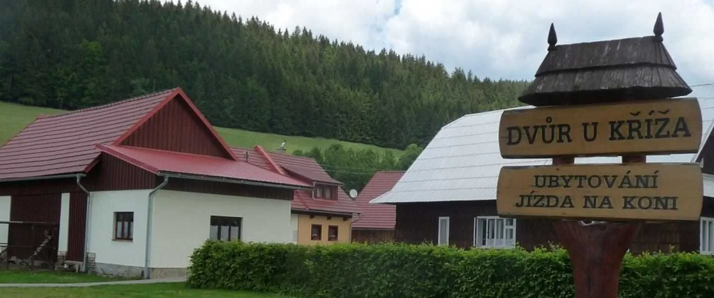 Dvůr U Kříža Velké Karlovice