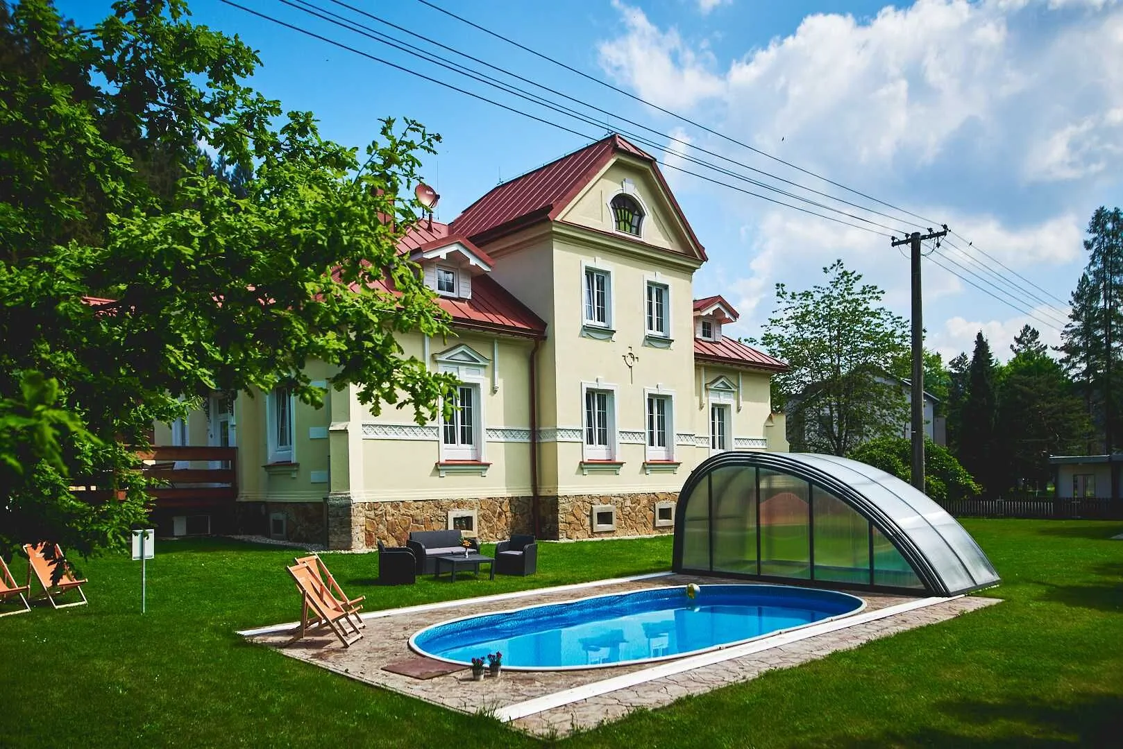 Ubytování Na Bílé - Apartmány Na Faře, Stodola Na Bílé & Luxusní Apartmány Domovjanka Bílá