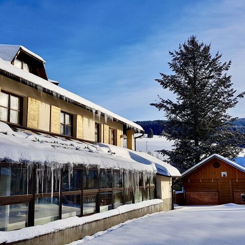 Zimn&iacute; atmosf&eacute;ra na hotelu STAR&Yacute; ML&Yacute;N v Jesen&iacute;k&aacute;ch