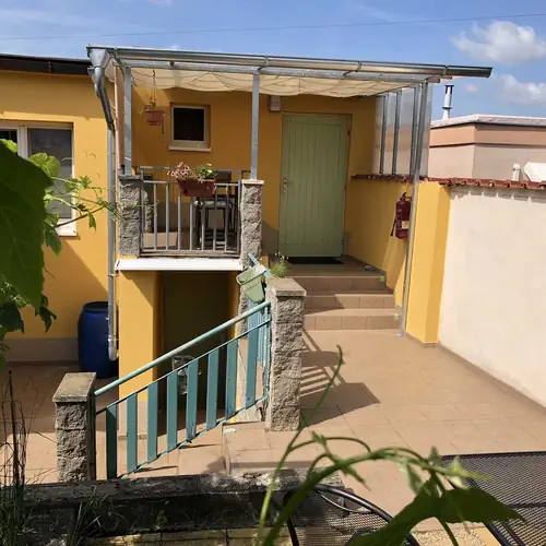 samostatn&yacute; vchod do apartm&aacute;nku s ter&aacute;skou