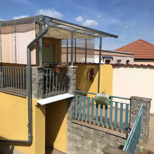 samostatn&yacute; vchod do apartm&aacute;nku s ter&aacute;skou