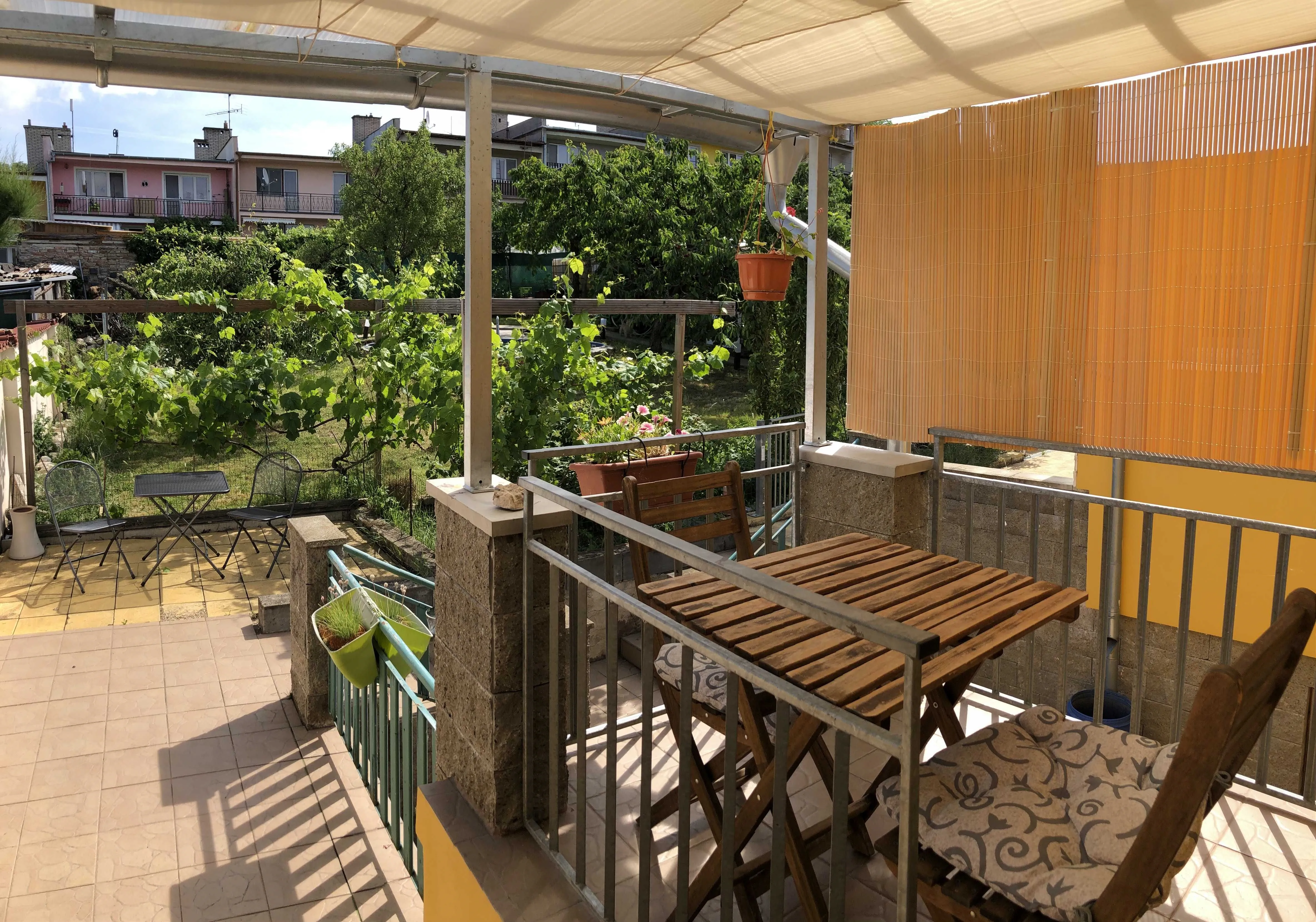 pohled od vchodu do apartm&aacute;nku