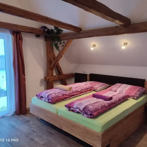 Manželsk&aacute; postel se zdravotn&iacute; matrac&iacute; 