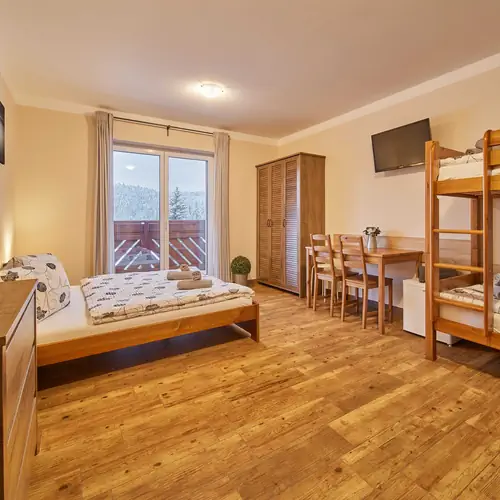 4-lůžkov&yacute; pokoj